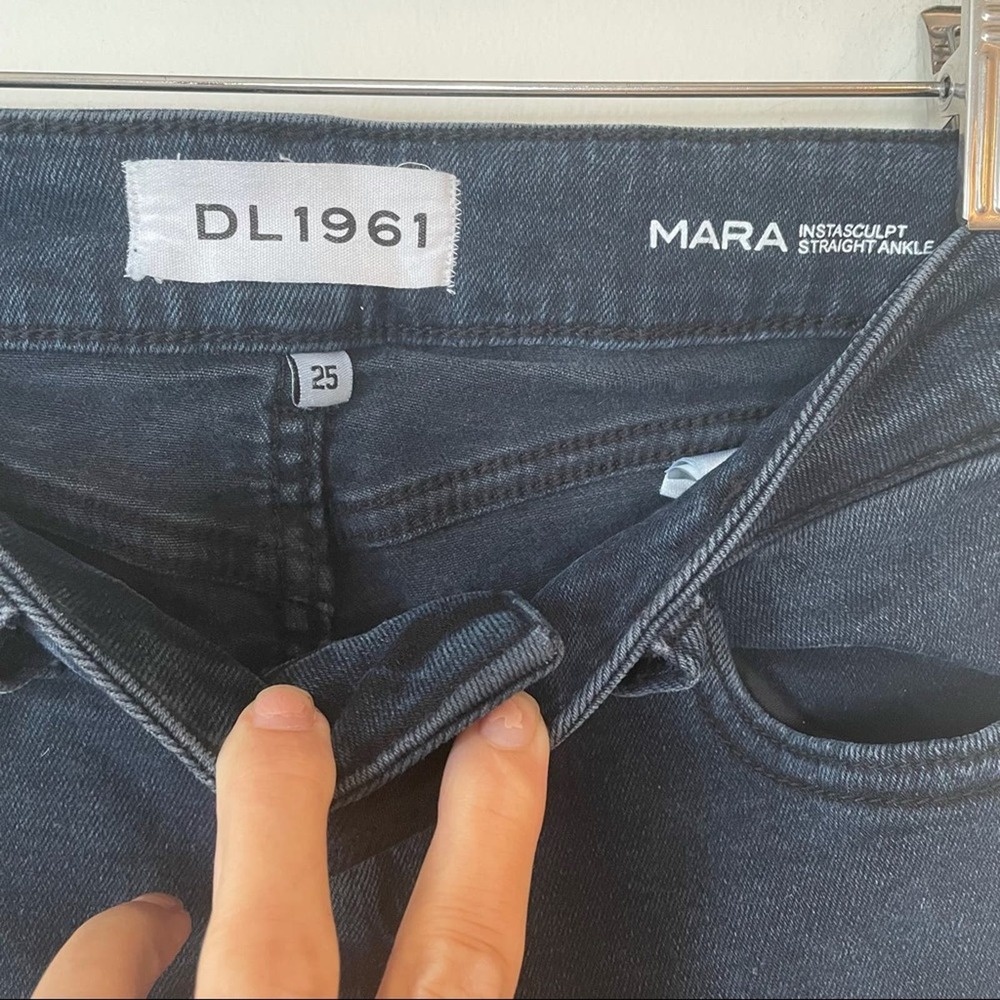 DL1961 Mara Raw Edge Button Hem Straight Ankle Jean 25 Dark Blue Wash - Picture 6 of 7